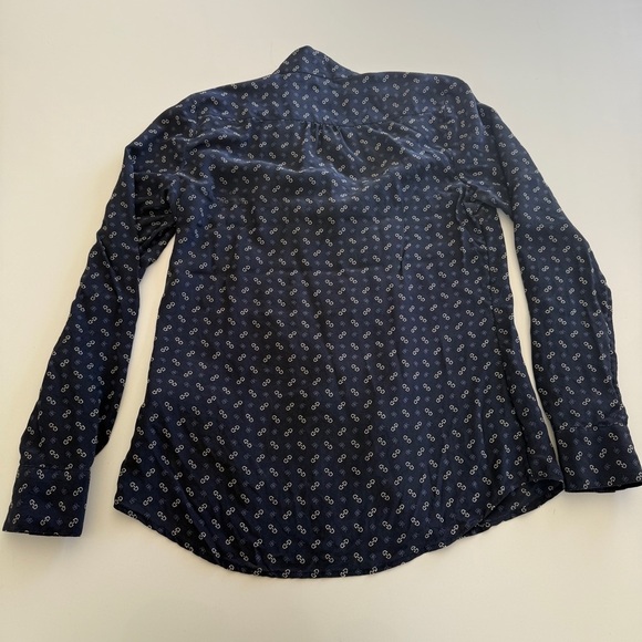 Banana Republic-Women’s 100% Silk Blouse-Navy-Neck Tie-Classic-Chainlink-Size 2 - Picture 9 of 15
